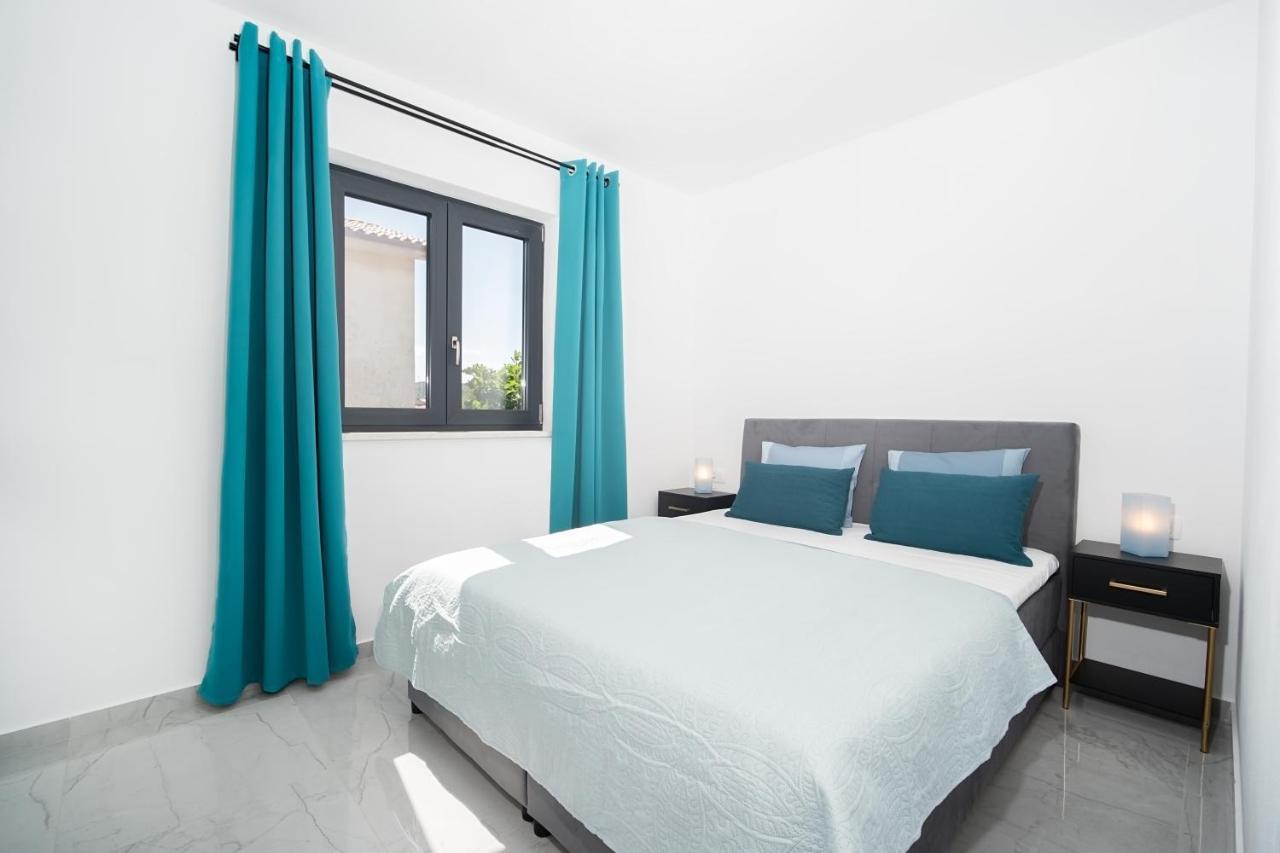 Lela Apartment *