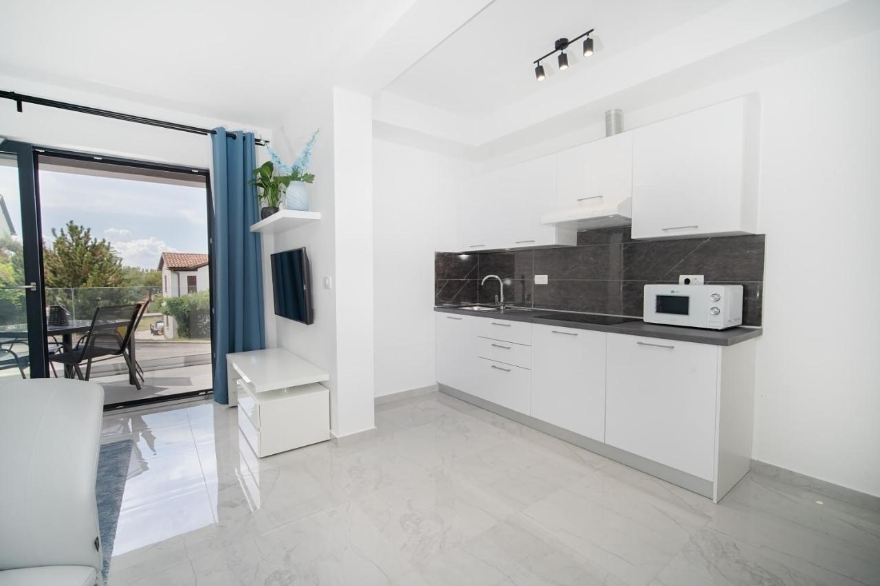 Lela Apartment *